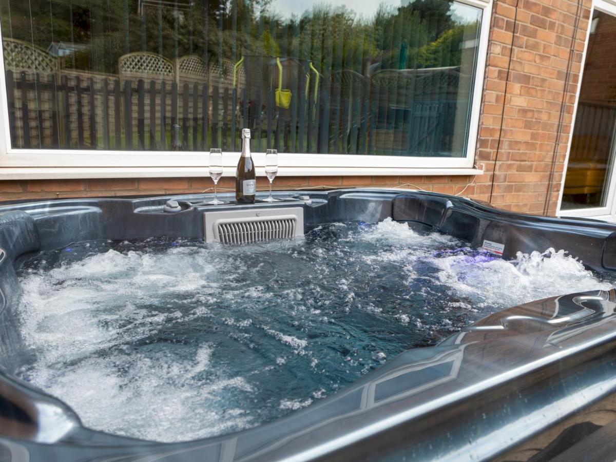 Pass The Keys Amazing 4 Bedroom Property- Hot Tub & Sea Views Scarborough Exteriér fotografie